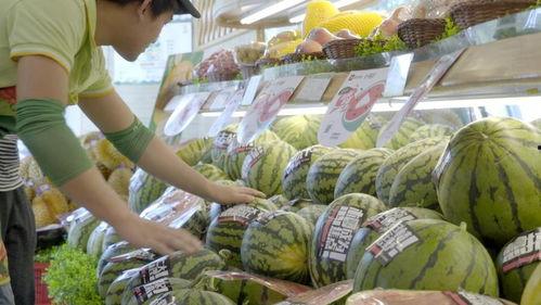 龙华罗湖吃瓜视频,揭秘街头美食背后的故事