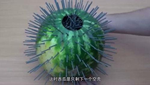 吃瓜放烟花,烟花绽放下的欢乐时光