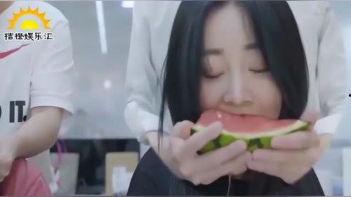 夏日吃瓜小姐姐,吃瓜小姐姐带你清凉一夏