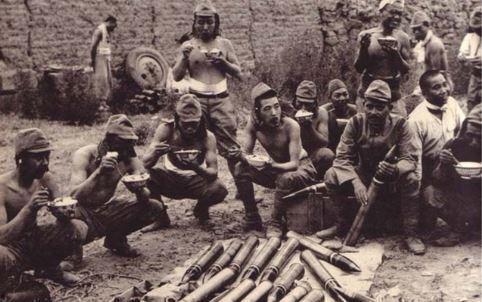 台军军官吃瓜,揭秘军中“小圈子”现象