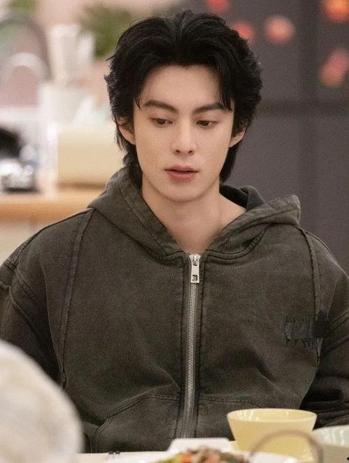 王鹤棣吃瓜图文,揭秘娱乐圈幕后真相