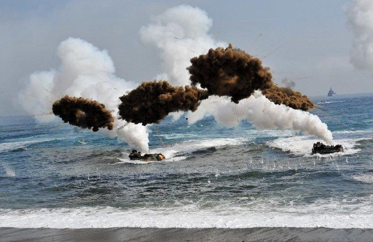 海军演习吃瓜群众,吃瓜群众围观盛况